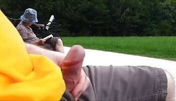 ماساژور ژاپنی میل جنسی مشتری را برآورده کردن کوس ناب می کند